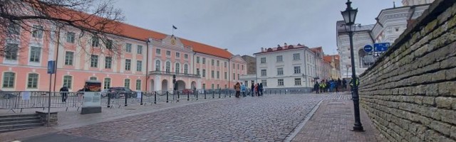 Чтобы не заразились: полиция перекрыла массовый доступ к парламенту Эстонии