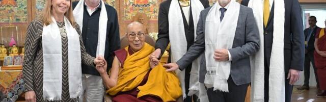 Õhtuleht: депутаты Рийгикогу чрезмерно употребляли алкоголь во время визита в Индию