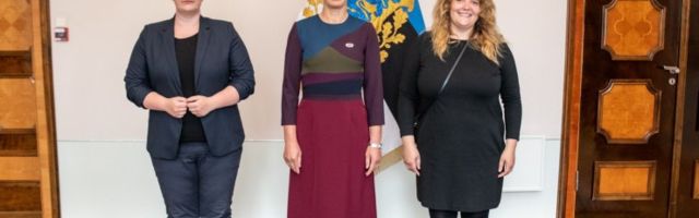 Эстонское объединение ЛГБТ вручило президенту Эстонии свой знак отличия