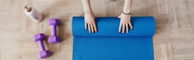Спортзалы закрываются, но мы не унываем: 10 самых популярных домашних тренировок на Youtube