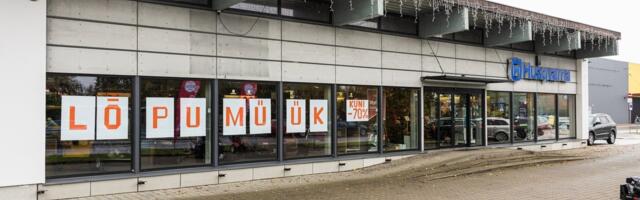 На витрине — „финальная распродажа“, а за кулисами — выгодные сделки 