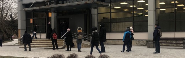 Жители Силламяэ мерзнут на улице