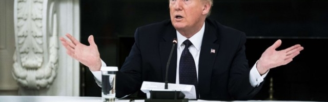 Трамп заявил, что принимает гидроксихлорохин для профилактики коронавируса