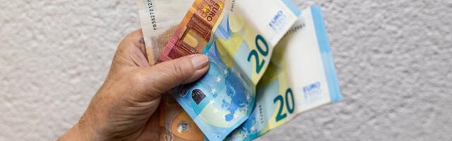 Учитель: людям годами говорят, что нет денег, а затем повышают зарплаты членам управы