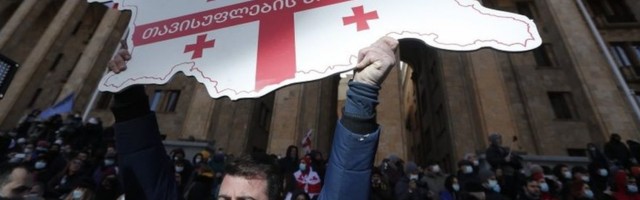 Задержан лидер грузинской оппозиции Ника Мелия. У парламента в Тбилиси разбили палатки