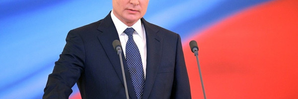 Владимир Путин поздравил Хабиба Нурмагомедова с победой
