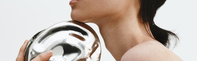 Юбки поверх брюк и топы-шарфы: что вошло в новую коллекцию H&M