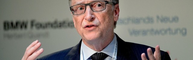 Билл Гейтс считает спасением от COVID-19 прививки