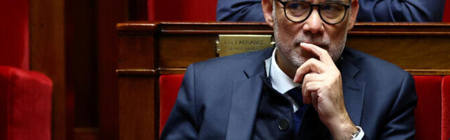 Во Франции социалисты пригрозили вынести вотум недоверия правительству