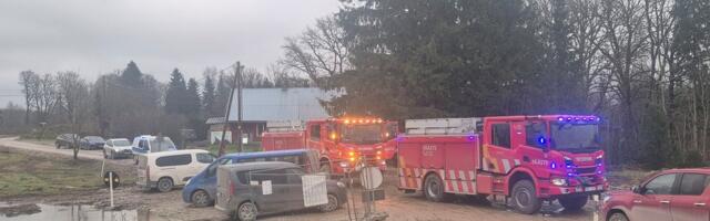 ФОТО | Авария на железнодорожном переезде нарушила движение поездов