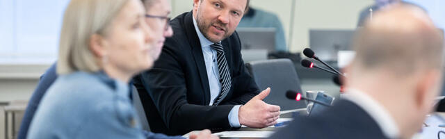 Вячеслав Иванов: Личность министра с комическим оттенком