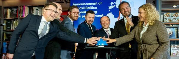 О чем пишет пресса: совместная закупка поездов Rail Baltica, реформа с резонансом