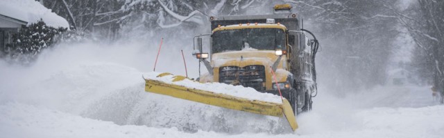 Снежная буря стала проверкой готовности фирм по уборке дорог