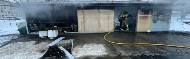 В Вока сгорел мусорный домик