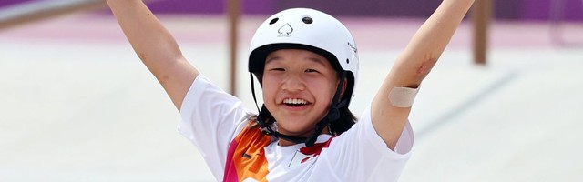 Олимпиада: 13-летняя японка стала первой в истории чемпионкой в скейтборде