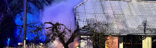 ФОТО | В большом жилом доме произошел пожар, известно об одном пострадавшем