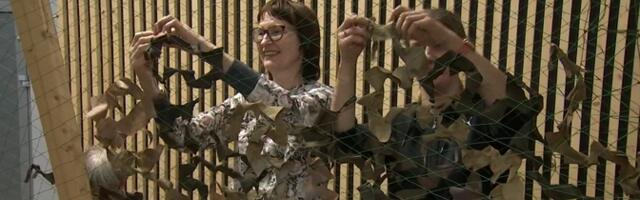 Тартуские добровольцы намерены плести маскировочные сети для украинских военных до конца войны