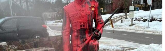 Суд продолжит опрос свидетелей по делу об осквернении памятника Раманаускасу-Ванагасу