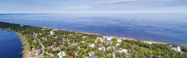 На некоторых пляжах Юрмалы запрещено купаться