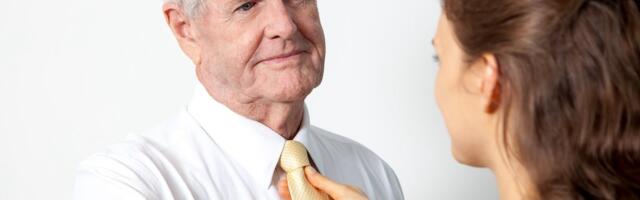 Бабушкина квартира. Пенсионер отписал недвижимость молодой жене, его единственная дочь осталась ни с чем