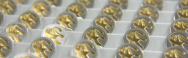 Рост цен на серебро отражается на выпуске памятных монет и государственных наград