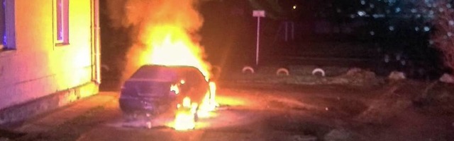 Ночью в Нарве сгорел автомобиль