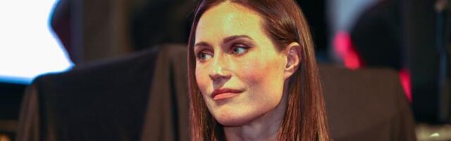 Бывшая премьер-министр Финляндии Санна Марин посетила президентский прием в образе в цветах украинского флага