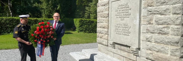 Мемориал советским воинам открыт в Эстонии после реконструкции