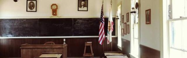 Заблокируют на время уроков: в Нью-Йорке вступил в силу запрет на смартфоны в школах