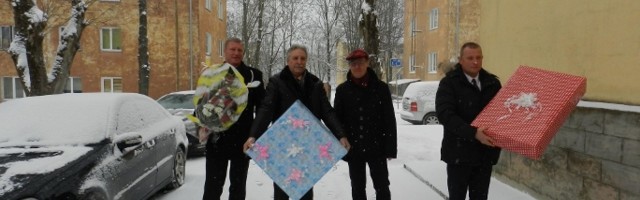 О традиции поздравлять первых новорожденных не забыли