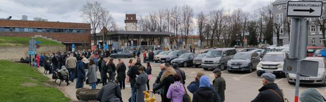 На границе в Нарве время ожидания выросло до 6–7 часов