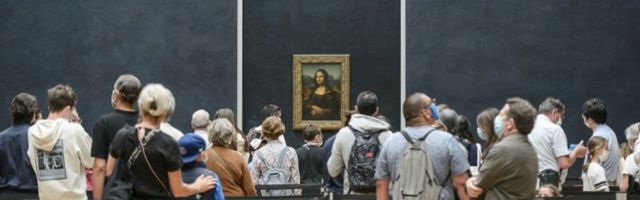 ФОТО: в Париже после длительного перерыва открылся Лувр