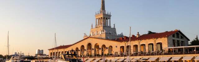 В Сочи загорелась нефтебаза после атаки украинских дронов