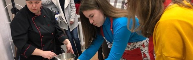 В Силламяэ состоялся первый мастер-класс по лепке домашних пельменей