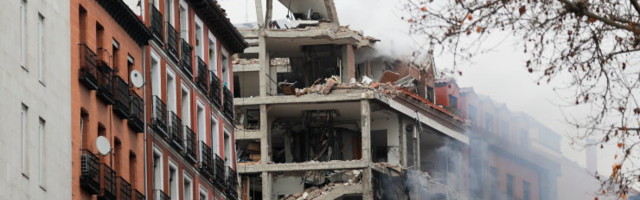 В центре Мадрида произошел взрыв. Обрушилась часть многоэтажного здания, есть погибшие