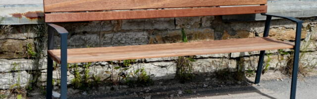 Делом о закупке дорогостоящих скамеек в Таллинне займётся полиция