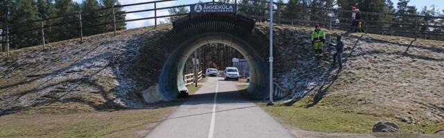 Держитесь подальше от Ореховой горки – там будут травить клещей