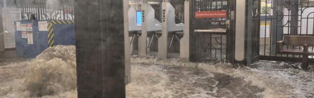 В Нью-Йорке из-за дождей затопило метро