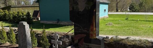Дипломаты Посольства России возложили венок к могиле Дмитрия Ганина в Муствеэ