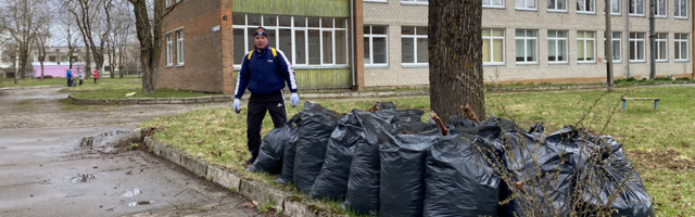 Месячник по благоустройству в Нарве стартовал с «Золотой рыбки»