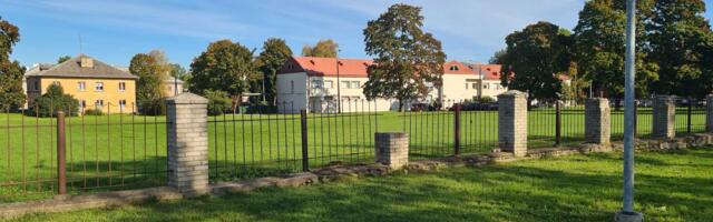 Нарвская больница ищет решение проблемы парковочных мест. В том числе с помощью платной парковки