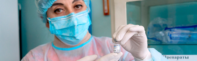 В Нарве привившиеся "Спутником" хотят получить укол и другой вакциной