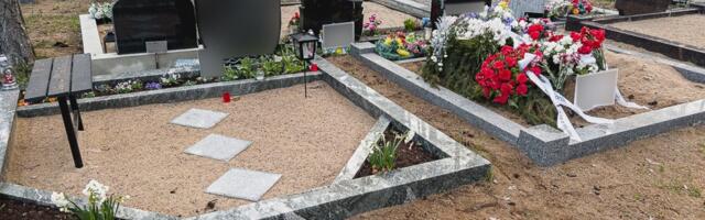 „Как будто второй раз похоронила…“ Придя на кладбище, женщина обнаружила, что могила ее мужа засыпана песком