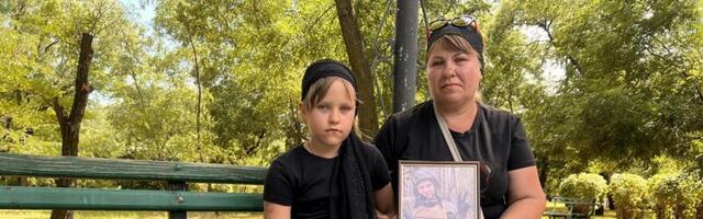 RUSDELFI В УКРАИНЕ | Погибшего молодого солдата опознали по татуировкам. Мать не уверена в его смерти и продолжает ждать