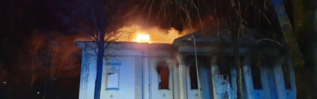 ФОТО | В Йыхви горело бывшее здание уездного суда. Полиция начала расследование