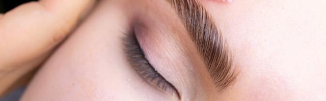 Омоложение без уколов: таллиннский мастер — о том, как вернуть лицу свежесть с помощью формы и цвета бровей