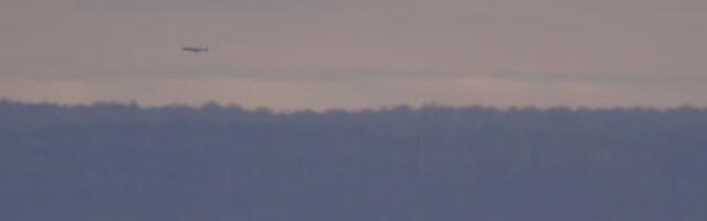 ВИДЕО | Система камер погранохраны зафиксировала летящий над Чудским озером ударный дрон