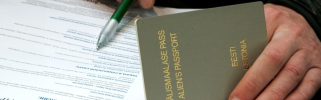 На сайте полиции теперь можно оформить повторные паспорт иностранца и карту вида на жительство