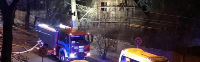 В Торнякалнсе возник пожар в старом деревянном доме