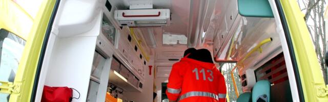 Slimnīcā nogādā pusotru gadu vecu bērnu, kuru «pieskatījuši» vecāki pamatīgā reibumā